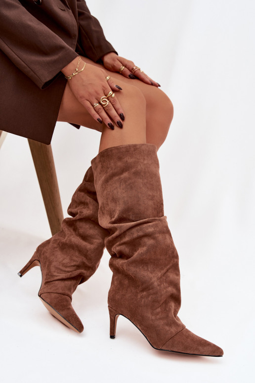 Smėlio spalvos susiraukšlėję pašiltinti ilgaauliai batai su plonais kulniukais iš dirbtinio zomšo Tai turivella