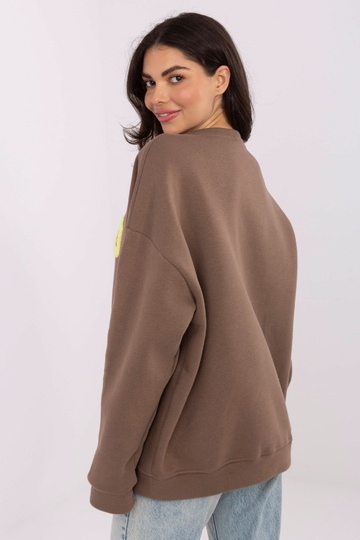 Tamsiai smėlio spalvos...