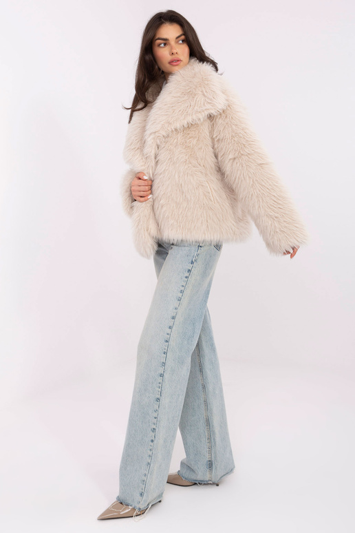 Striukė šviesiai smėlio spalvos