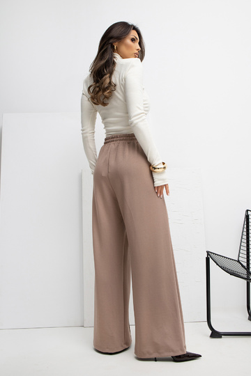 Tamsiai smėlinės sportinės...