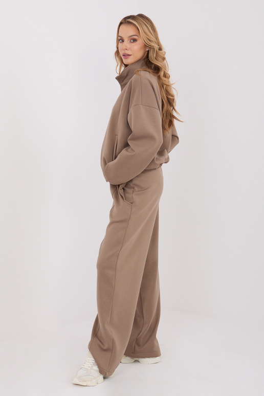 Tamsiai smėlio spalvos bliuzonas