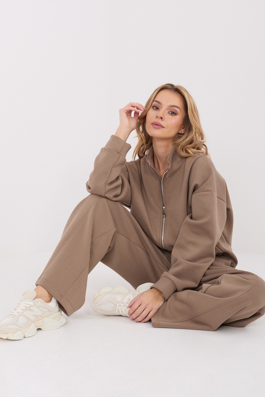 Tamsiai smėlio spalvos bliuzonas