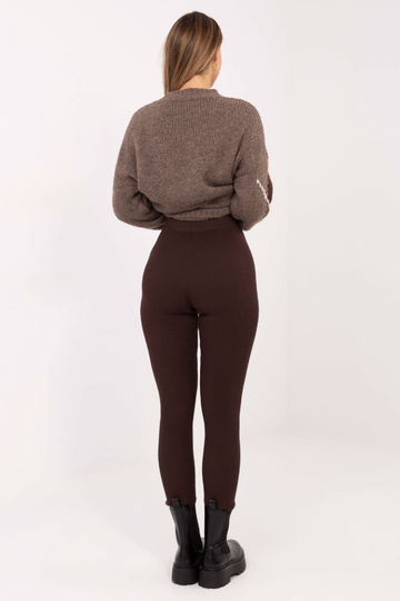 Tamprės tamsiai rudos spalvos