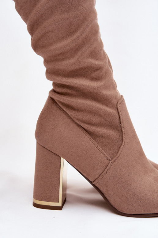 moteriški ilgaauliai batai iš eko zomšosowe virš kelių su kulniukais smėlio spalvos Thamine