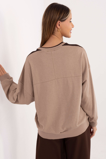 Tamsiai smėlio spalvos...