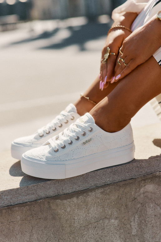 Laisvalaikio bateliai su nėriniais Lee Cooper LCW-25-31-3438L baltos spalvos