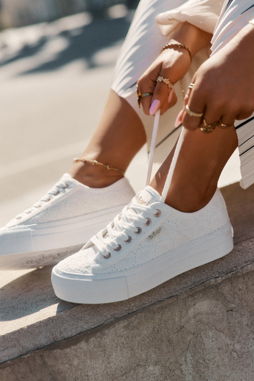 Laisvalaikio bateliai su nėriniais Lee Cooper LCW-25-31-3438L baltos spalvos