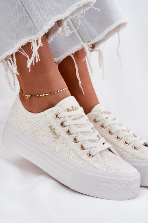 Laisvalaikio bateliai su nėriniais Lee Cooper LCW-25-31-3438L baltos spalvos
