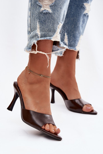 su lako efektu Moteriškos šlepetės su kulniukais Czekoladowe Lirissa