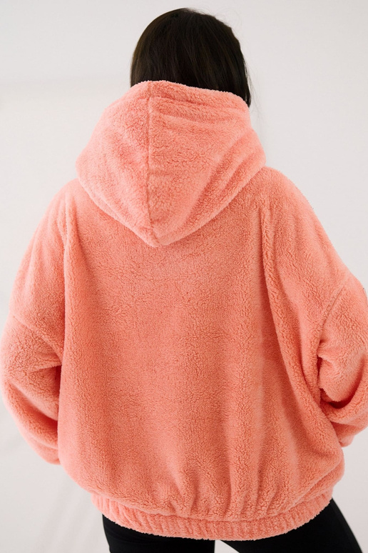 Bluzinė persikų spalvos