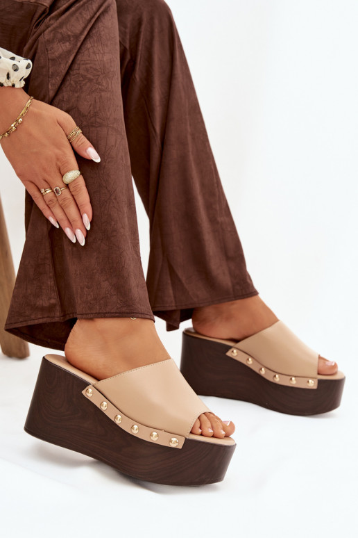 Moteriškos šlepetės  su kniedėmis smėlio spalvos Mareline