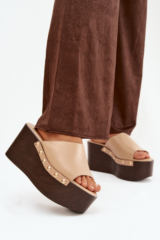 Moteriškos šlepetės  su kniedėmis smėlio spalvos Mareline