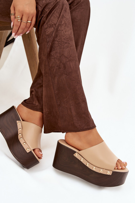 Moteriškos šlepetės  su kniedėmis smėlio spalvos Mareline