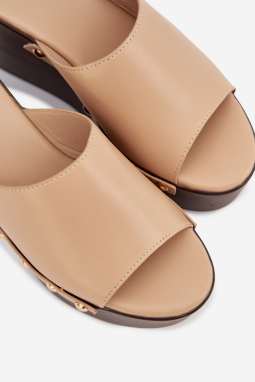 Moteriškos šlepetės  su kniedėmis smėlio spalvos Mareline