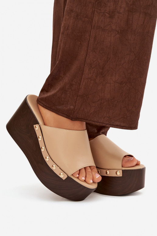 Moteriškos šlepetės  su kniedėmis smėlio spalvos Mareline