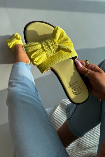 Moteriškos šlepetės su plačiais kulniukais su kaspinais geltonos spalvos Amivelle