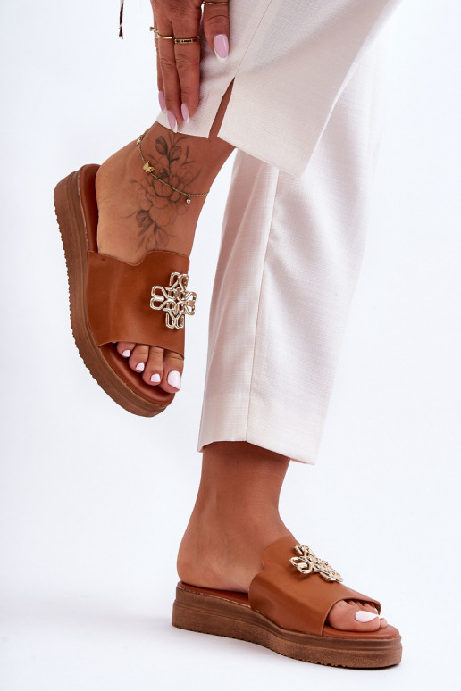    Šlepetės su platforma  rudos spalvos Azera