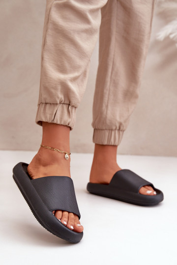  Lengvos šlepetės su masyviu padu Juodos spalvos Querceria