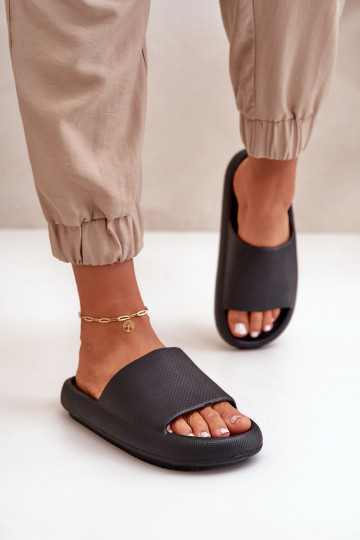  Lengvos šlepetės su masyviu padu Juodos spalvos Querceria 2