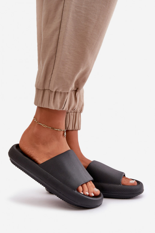  Lengvos šlepetės su masyviu padu Juodos spalvos Querceria