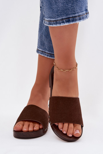 Moteriškos šlepetės su kniedėmis su plačiais kulniukais Czekoladowe Amelvessa 2