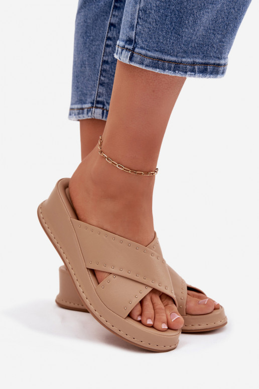 Dekoruotos Moteriškos šlepetės  iš eko odos smėlio spalvos Calorissa