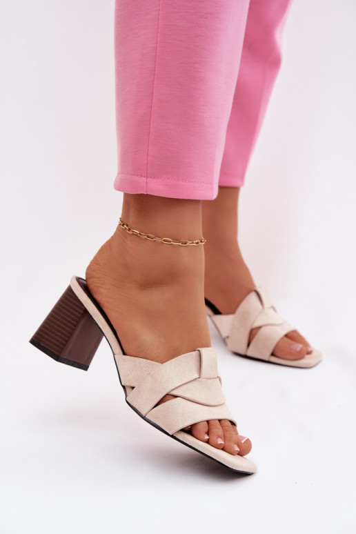 Moteriškos šlepetės su kulniukais su juostelėmis iš eko zomšosowe smėlio spalvos Corivelle