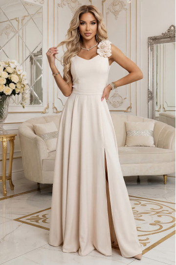 Elegantiška vakarinė maxi suknelė su skeltuku ir rožėmis - smėlio
