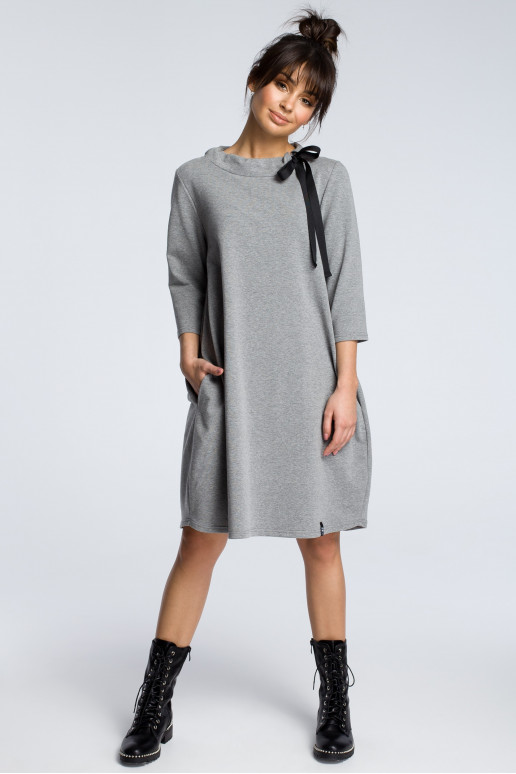 Pilka oversized suknelė su juostele