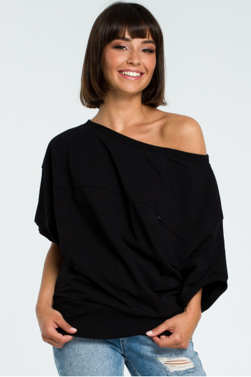 Juoda oversized palaidinė su apvyniojimo detalėmis