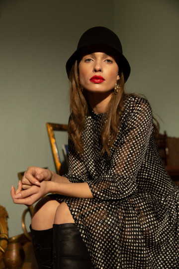Šifoninė suknelė su nereguliariu raštu - modelis 1