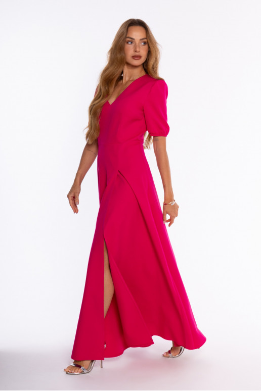 Fuksijos spalvos maxi suknelė su iškirpte ir aukštu skeltuku