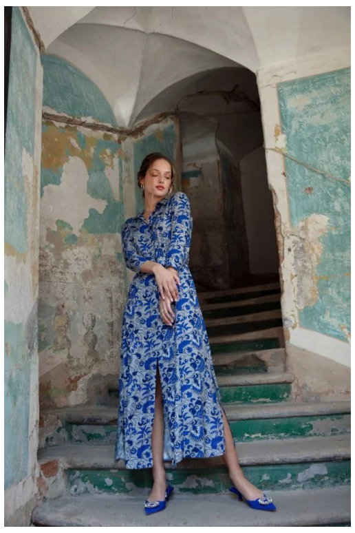 Marga ilga mėlynos spalvos suknelė iš... Marga ilga mėlynos spalvos suknelė iš...