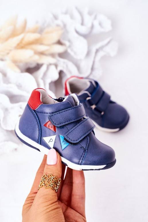 Vaikiški batai su lipniais užsegimais... Vaikiški batai su lipniais užsegimais...