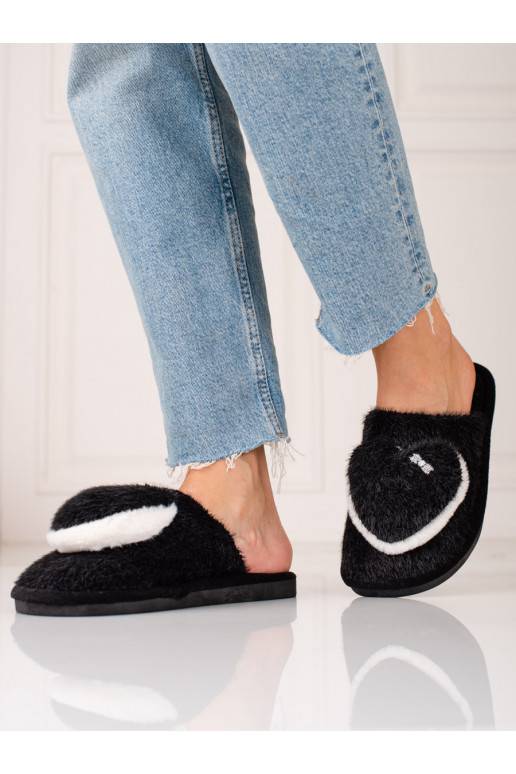 Juodos spalvos moteriškos šlepetės z serduszkiem Shelovet