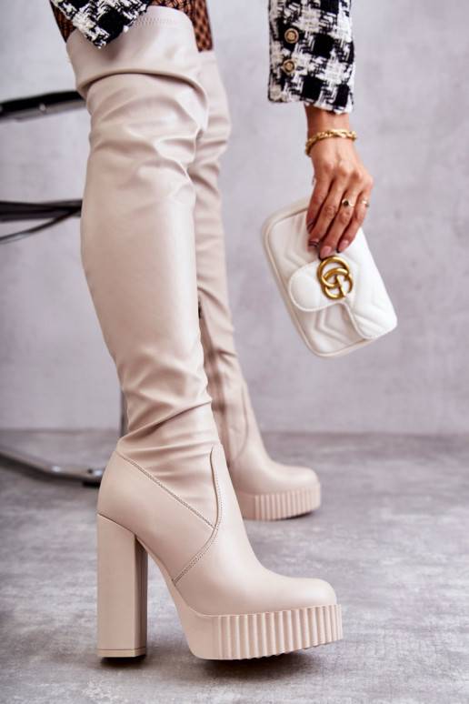 Smėlio spalvos ilgaauliai batai su... Smėlio spalvos ilgaauliai batai su...