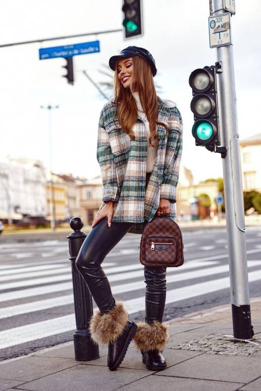 Sniego batai su kailiuku su lako... Sniego batai su kailiuku su lako...