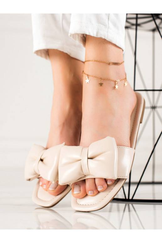 smėlio spalvos klapki su kaspinėliu