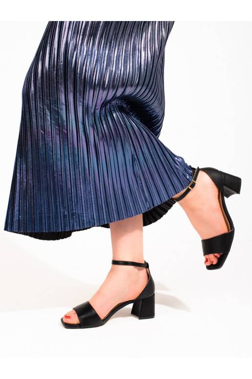  juodos spalvos sandalai žemu kulnu Shelovet 