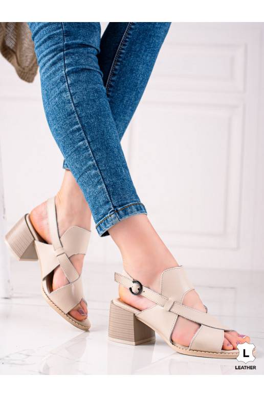 Smėlio spalvos moteriškos basutės ant... Smėlio spalvos moteriškos basutės ant...