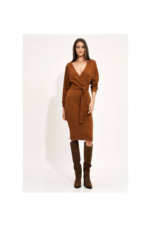 Laisvalaikio suknelė su V formos... Laisvalaikio suknelė su V formos...