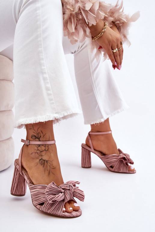 Smėlio spalvos aukštakulniai bateliai... Smėlio spalvos aukštakulniai bateliai...