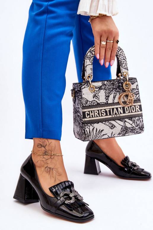 Klasikiniai juodos spalvos bateliai...