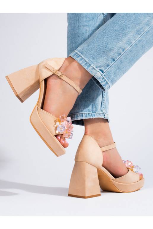 smėlio spalvos sandalai ant kulno z kamieniami Shelovet