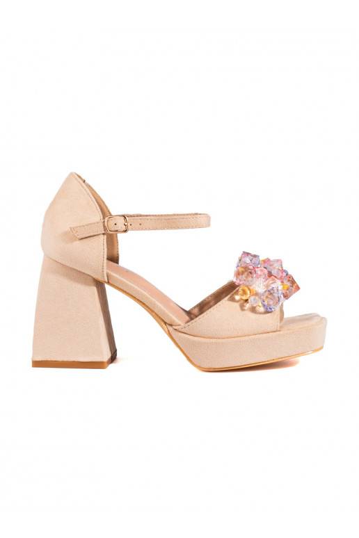 smėlio spalvos sandalai ant kulno z kamieniami Shelovet
