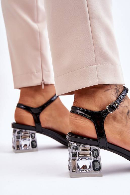 Juodos spalvos basutės su žemu...