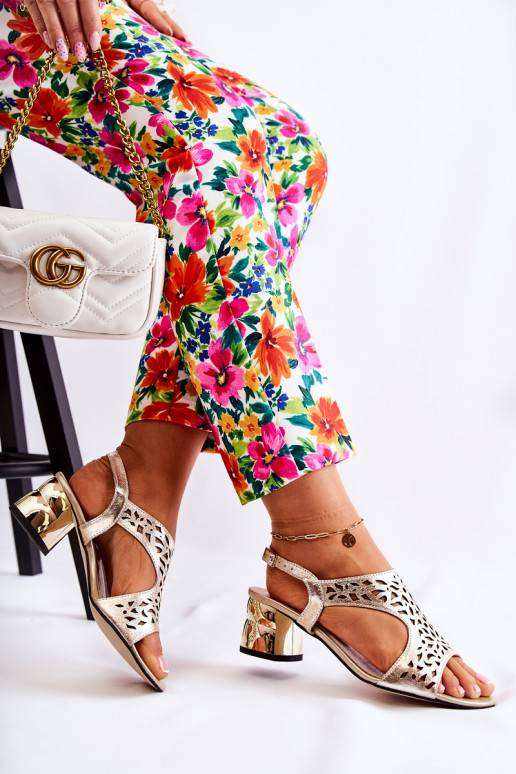 Aukso spalvos sandalai su kulniukais...