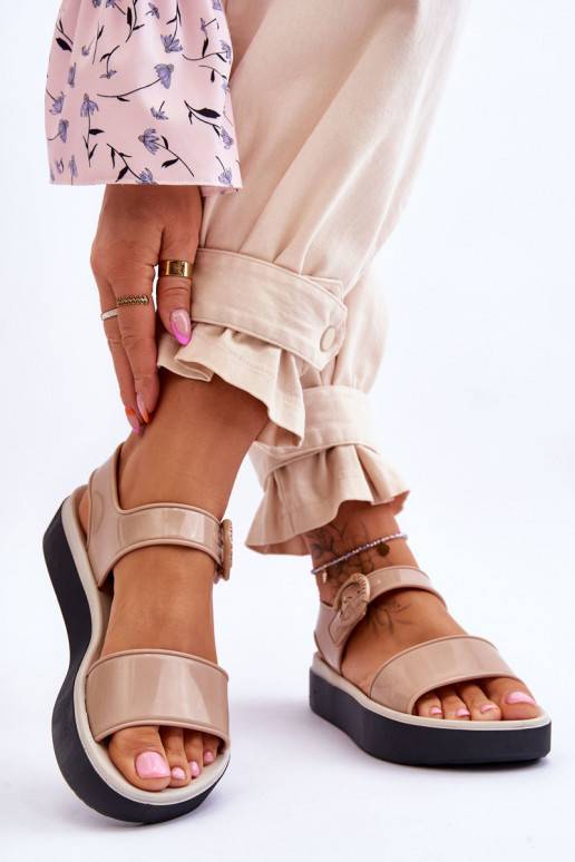 Užsegamos basutės smėlio ir juodos...