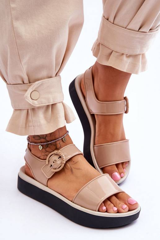 Užsegamos basutės smėlio ir juodos...