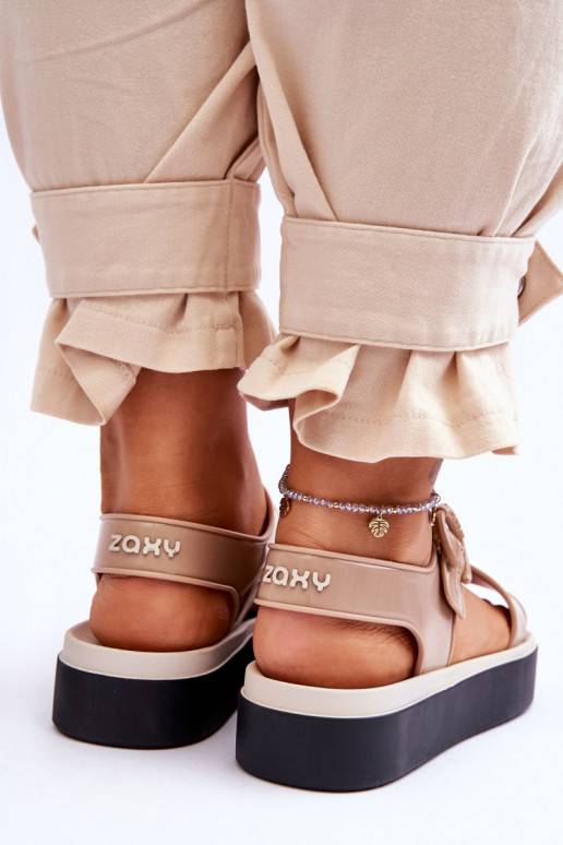 Užsegamos basutės smėlio ir juodos...